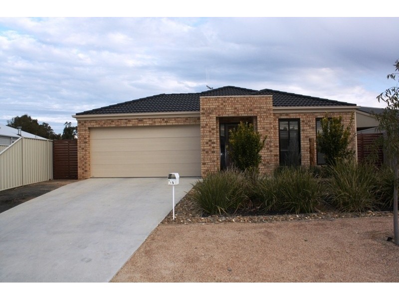 15 Alkoomi Court, Ascot VIC 3551