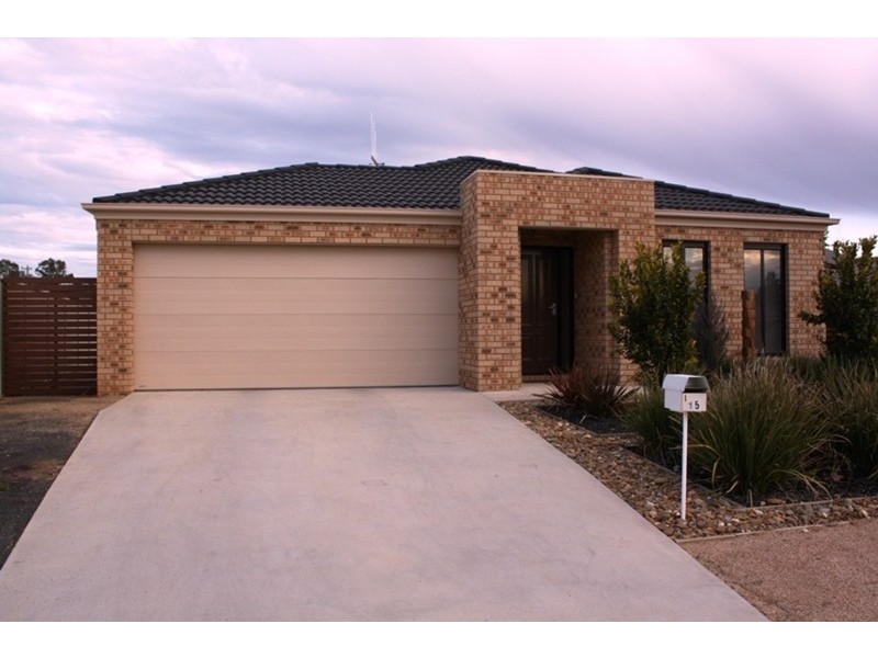 15 Alkoomi Court, Ascot VIC 3551