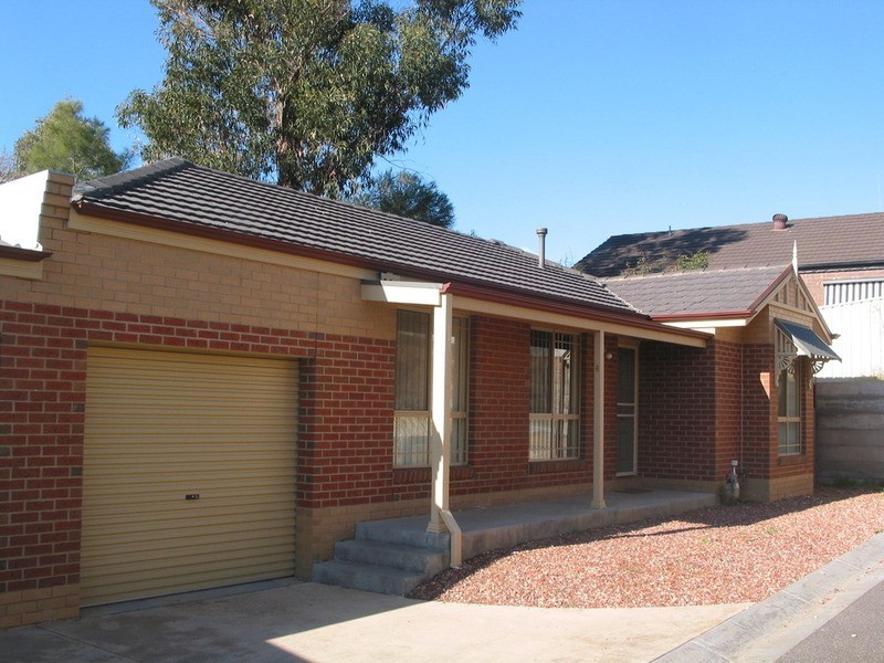 2/174 St Aidans Road, Kennington VIC 3550