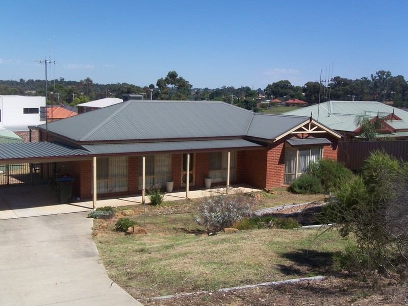 8 Davey Close, Flora Hill VIC 3550