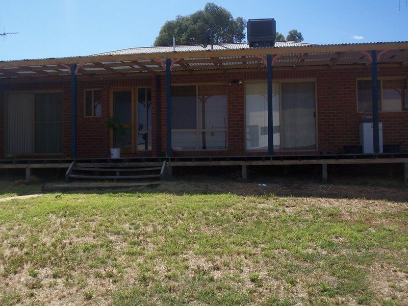 8 Davey Close, Flora Hill VIC 3550