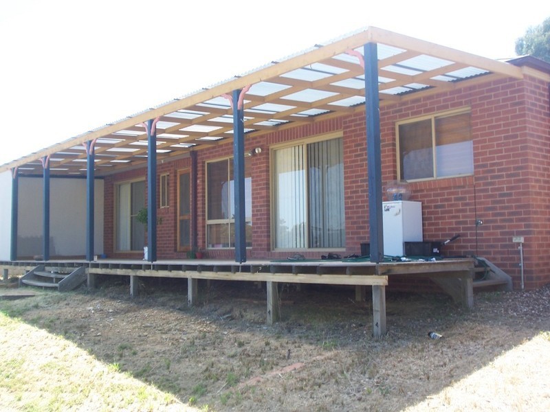 8 Davey Close, Flora Hill VIC 3550