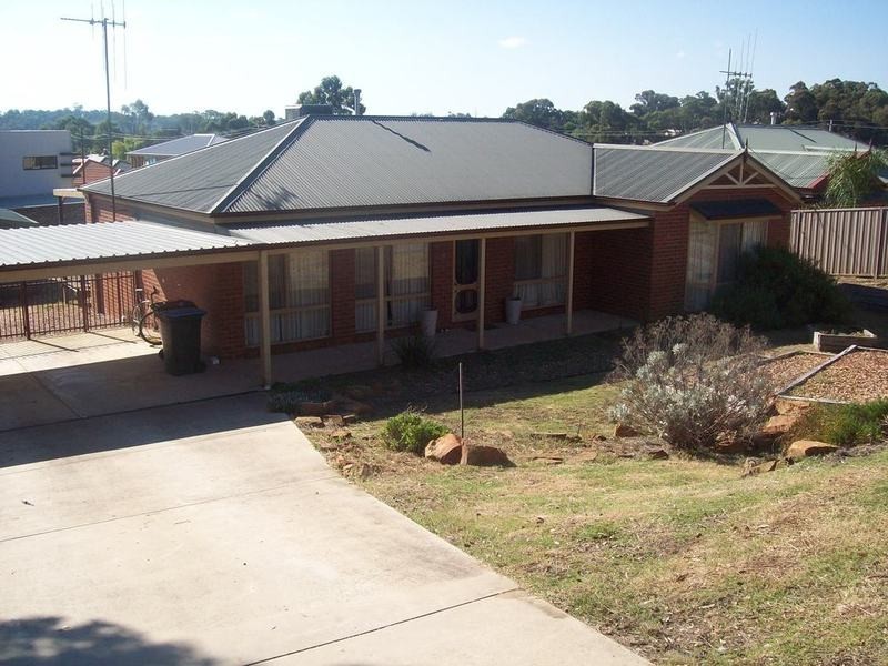8 Davey Close, Flora Hill VIC 3550