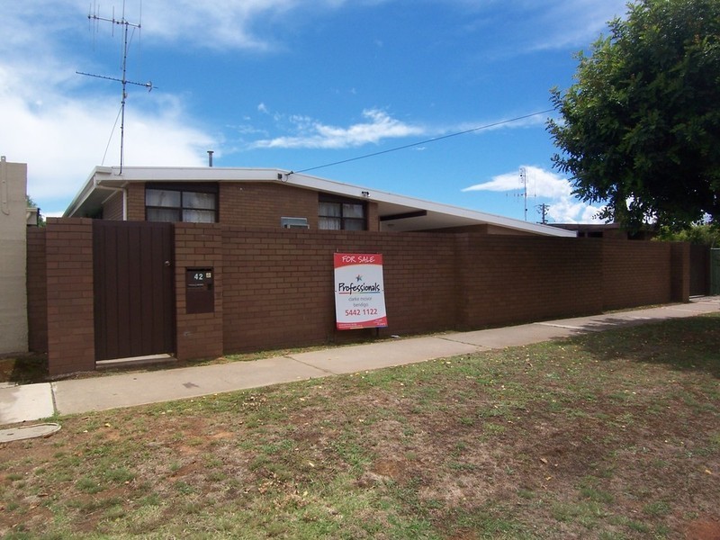 42 Victoria Street, Rochester VIC 3561