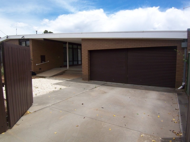 42 Victoria Street, Rochester VIC 3561