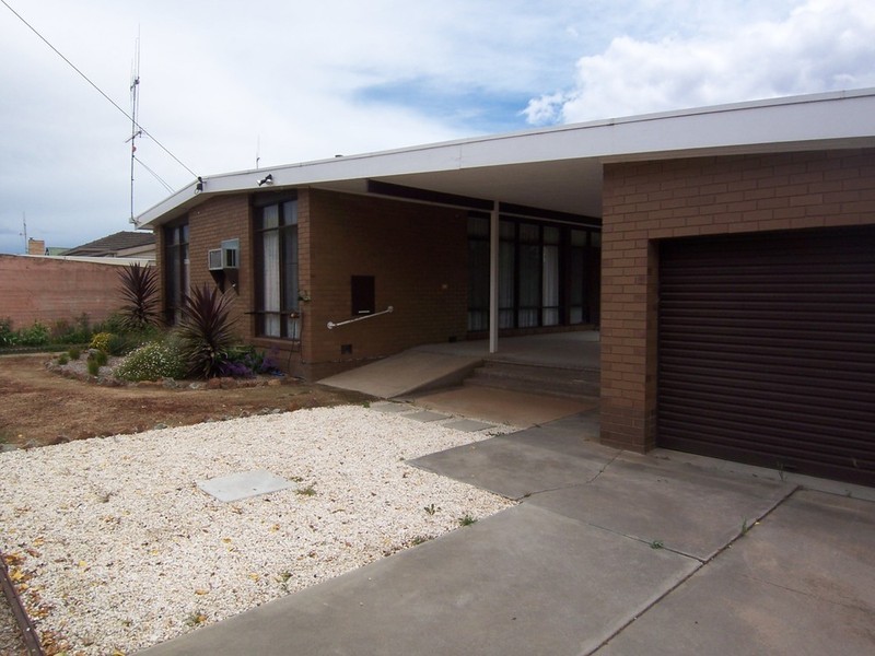 42 Victoria Street, Rochester VIC 3561