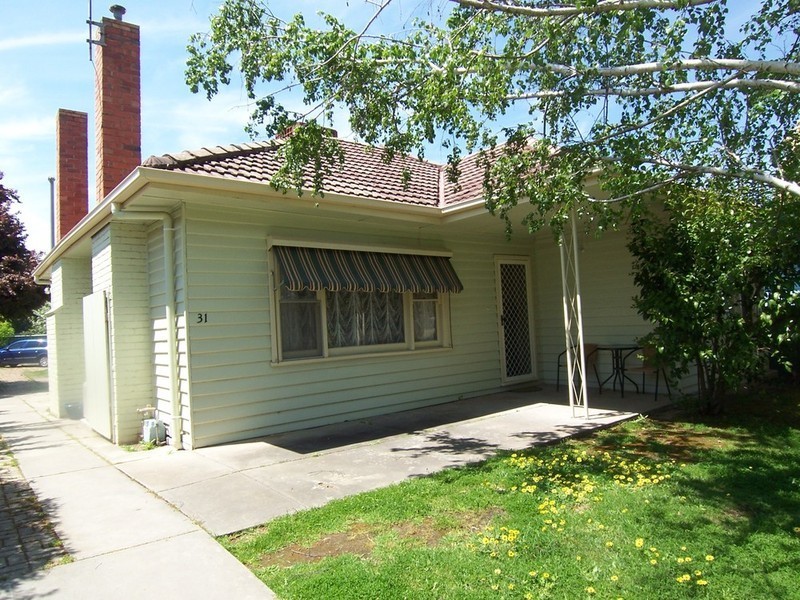 31 Danson Avenue, Kangaroo Flat VIC 3555
