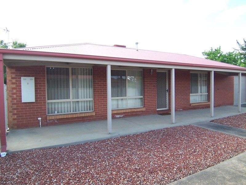 2/212 Mackenzie West Street, Kangaroo Flat VIC 3555