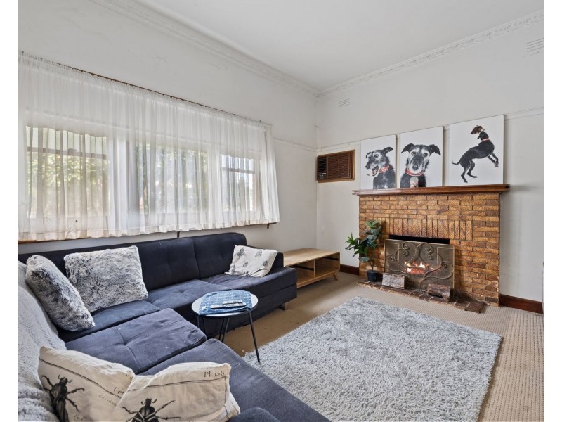 203 St Aidans Road, Kennington VIC 3550