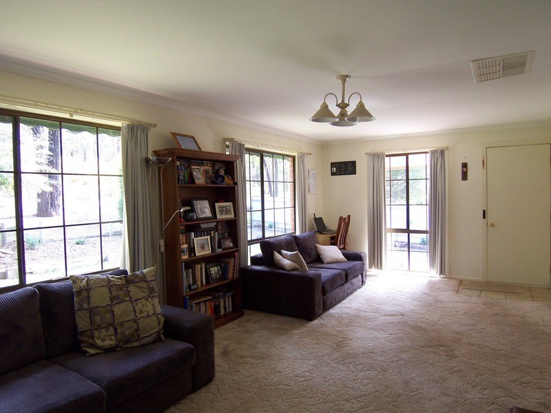 20 Yarunga Drive, Kangaroo Flat VIC 3555