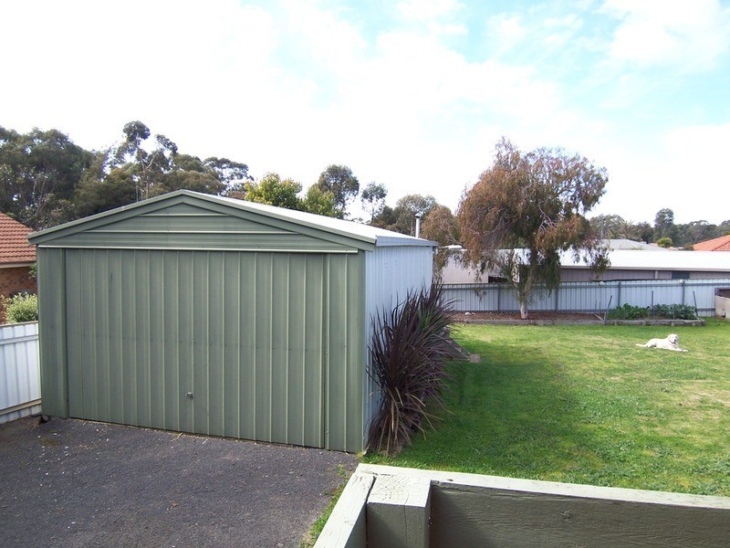 20 Yarunga Drive, Kangaroo Flat VIC 3555