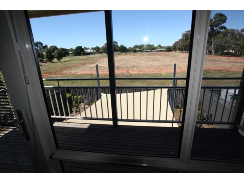 4 Wisteria Court, Quarry Hill VIC 3550