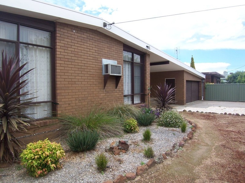 42 Victoria Street, Rochester VIC 3561