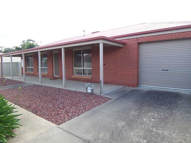 2/212 Mackenzie Street West Street, Kangaroo Flat VIC 3555