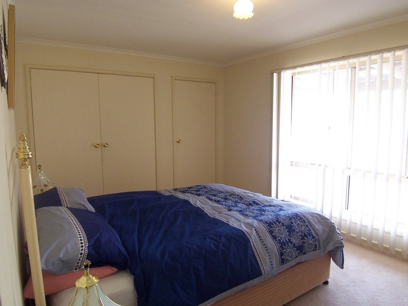 2/212 Mackenzie Street West Street, Kangaroo Flat VIC 3555