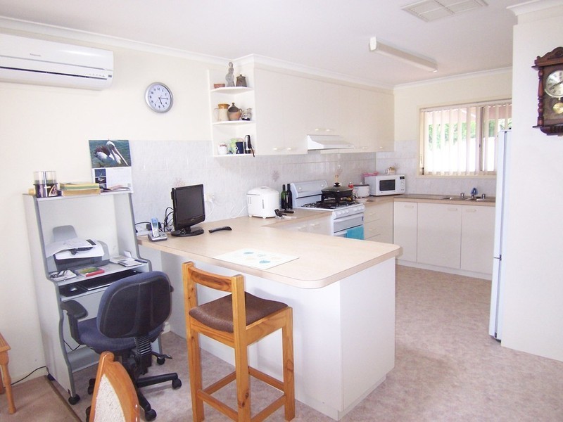 2/212 Mackenzie Street West Street, Kangaroo Flat VIC 3555