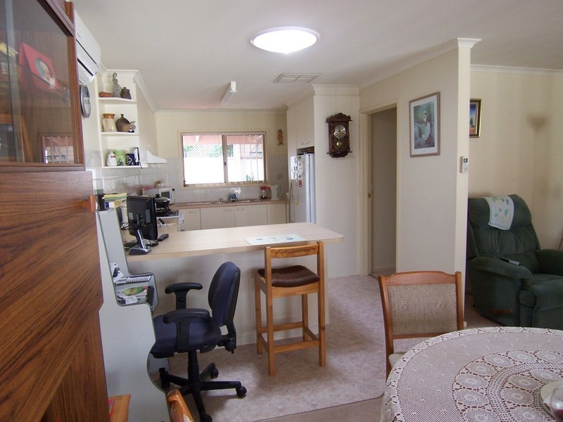 2/212 Mackenzie Street West Street, Kangaroo Flat VIC 3555