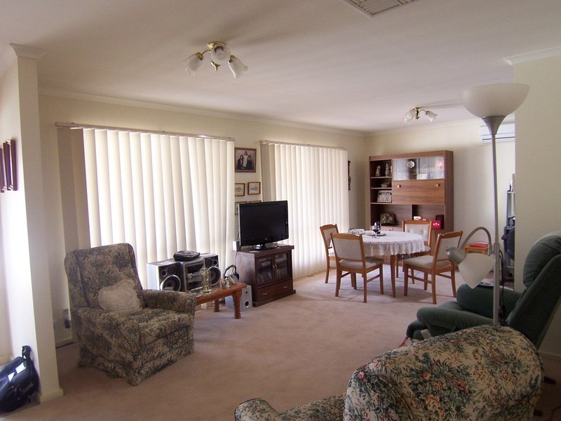 2/212 Mackenzie Street West Street, Kangaroo Flat VIC 3555