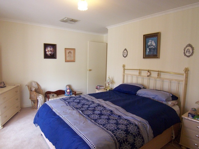 2/212 Mackenzie Street West Street, Kangaroo Flat VIC 3555