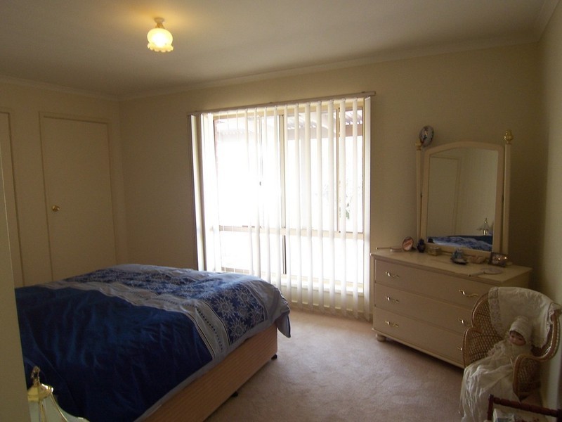 2/212 Mackenzie Street West Street, Kangaroo Flat VIC 3555