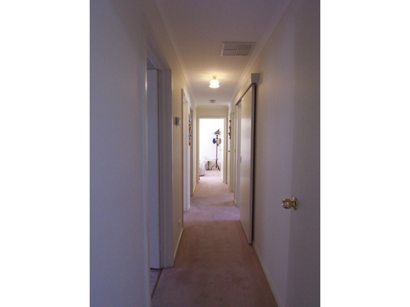 2/212 Mackenzie Street West Street, Kangaroo Flat VIC 3555