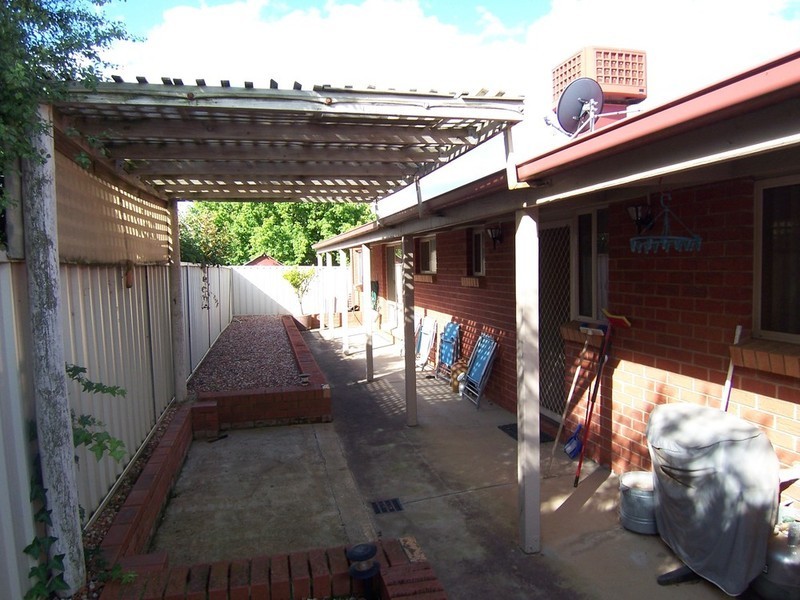 2/212 Mackenzie Street West Street, Kangaroo Flat VIC 3555