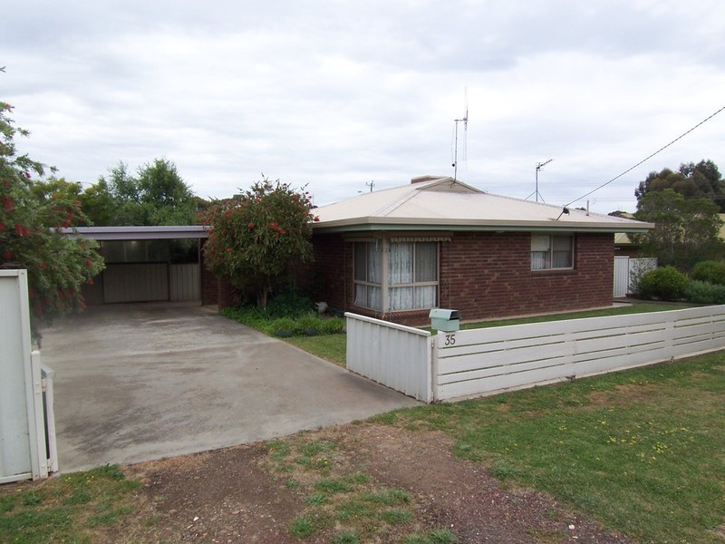 35 Arblaster Street, California Gully VIC 3556