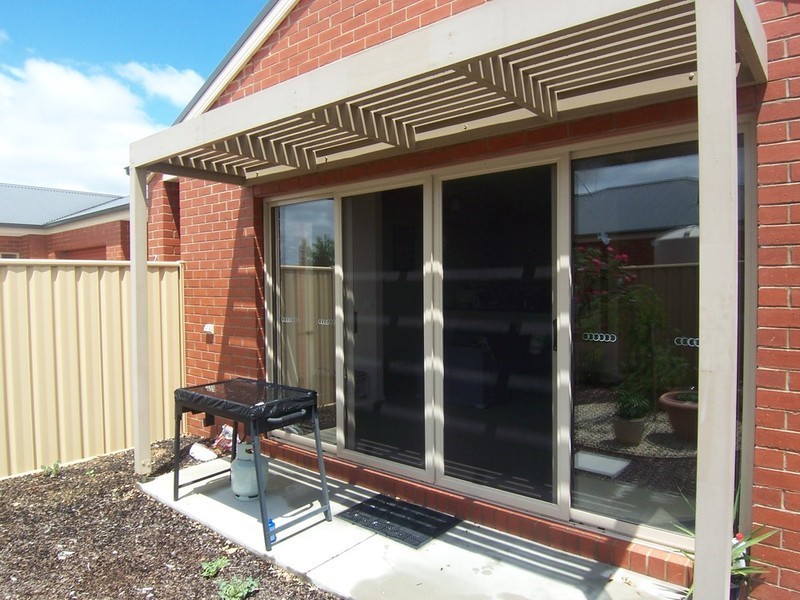 2/16 Station Street, Kangaroo Flat VIC 3555