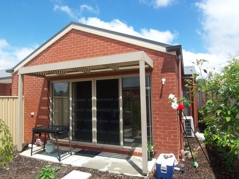 2/16 Station Street, Kangaroo Flat VIC 3555