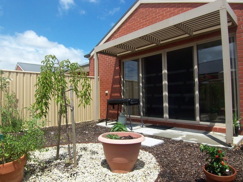 2/16 Station Street, Kangaroo Flat VIC 3555