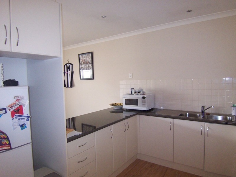 2/16 Station Street, Kangaroo Flat VIC 3555