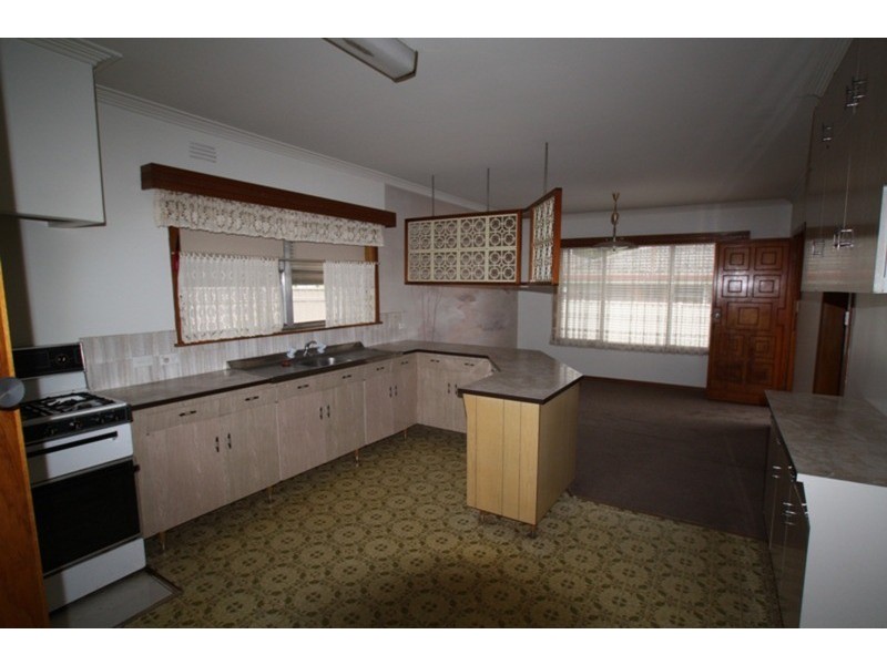 222 High Street, Kangaroo Flat VIC 3555