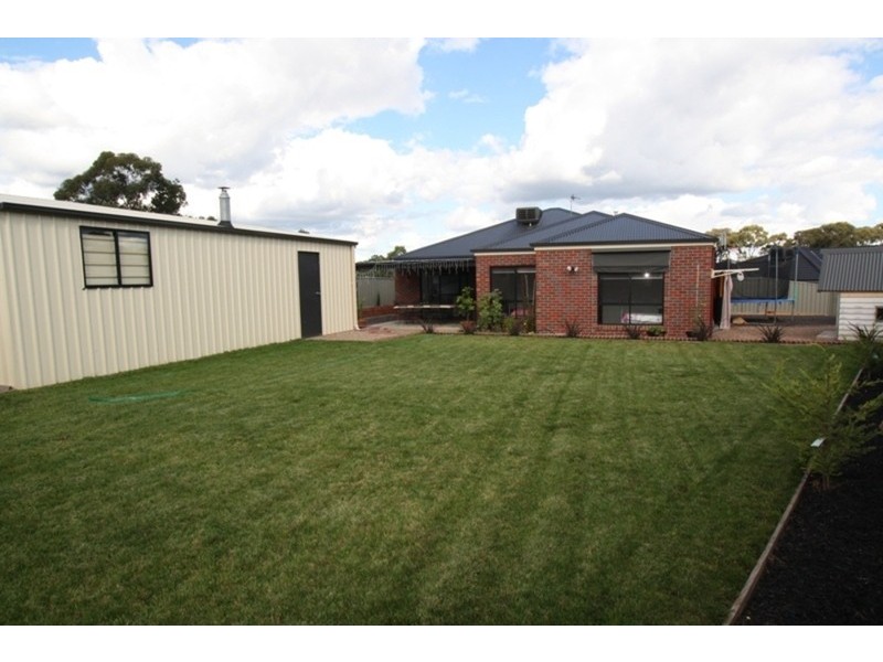 4 Dylana Court, Kangaroo Flat VIC 3555