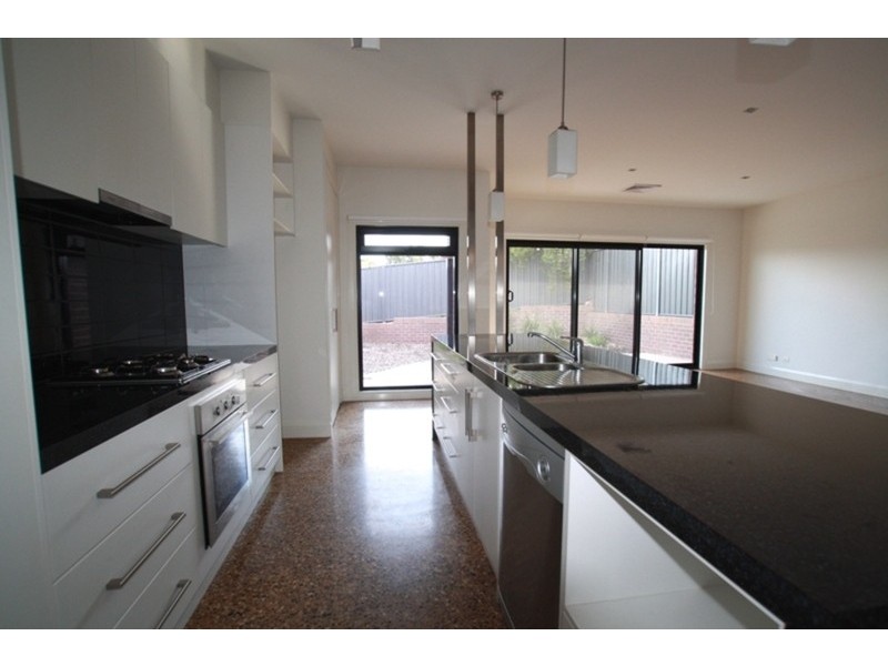 1/17 Osbourne Street, Flora Hill VIC 3550