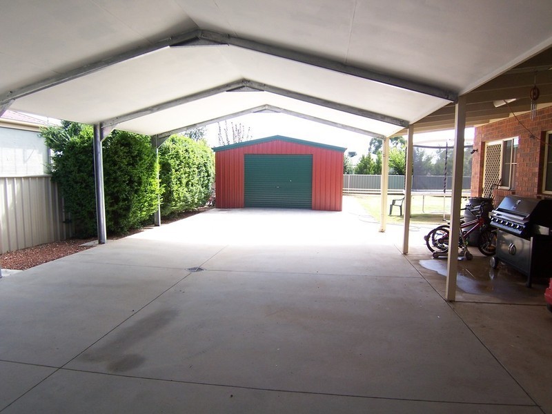 4 Cassandra Crescent, Epsom VIC 3551