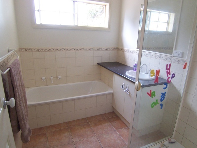 4 Cassandra Crescent, Epsom VIC 3551