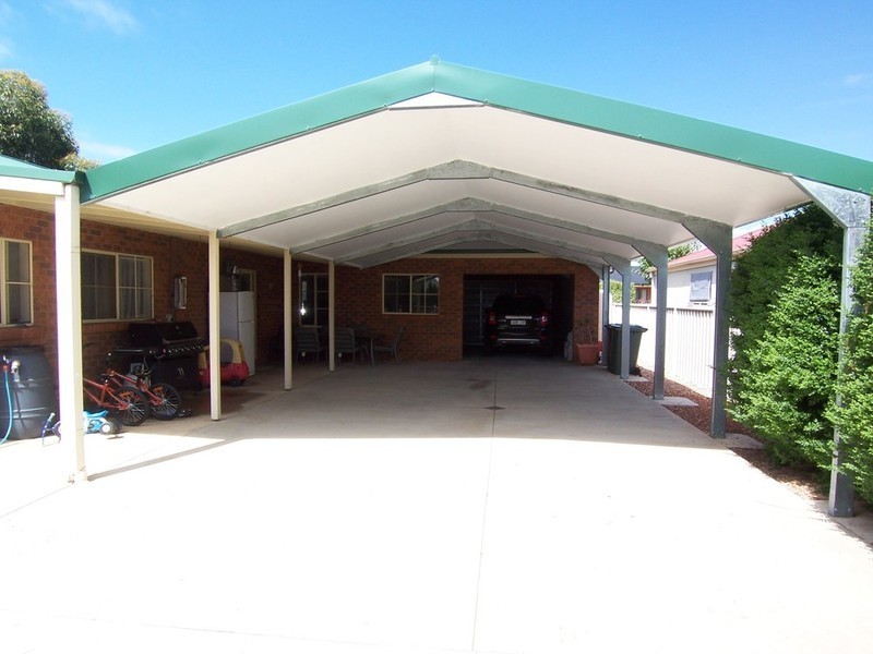 4 Cassandra Crescent, Epsom VIC 3551