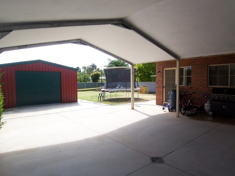 4 Cassandra Crescent, Epsom VIC 3551