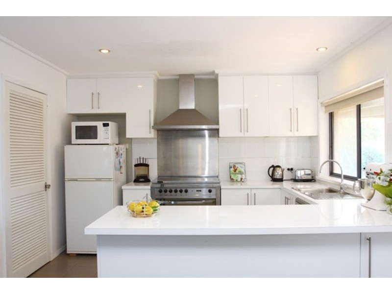 11 Desmond Street, Strathdale VIC 3550