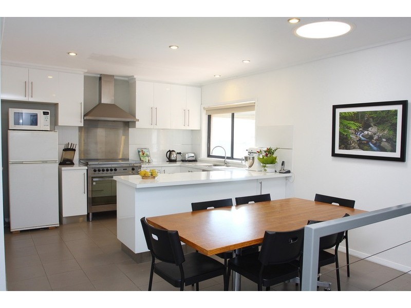 11 Desmond Street, Strathdale VIC 3550