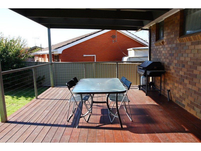 11 Desmond Street, Strathdale VIC 3550