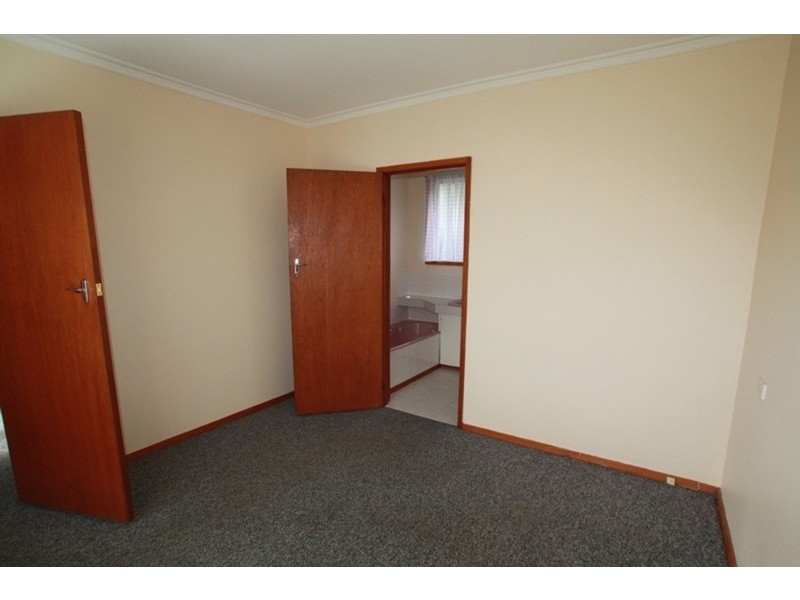 16  Monreith Avenue, Flora Hill VIC 3550