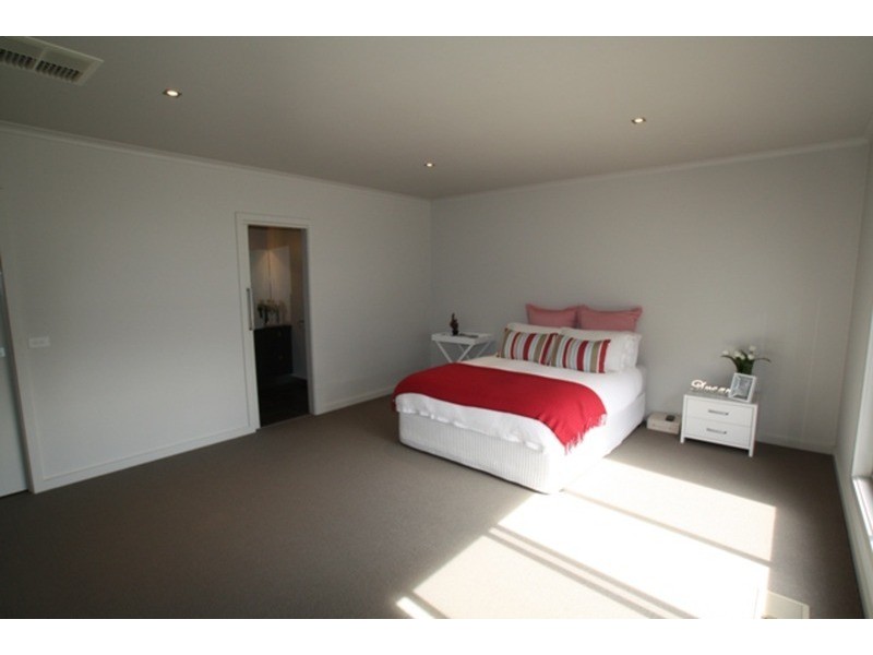 4 Lillie Lane, Strathdale VIC 3550