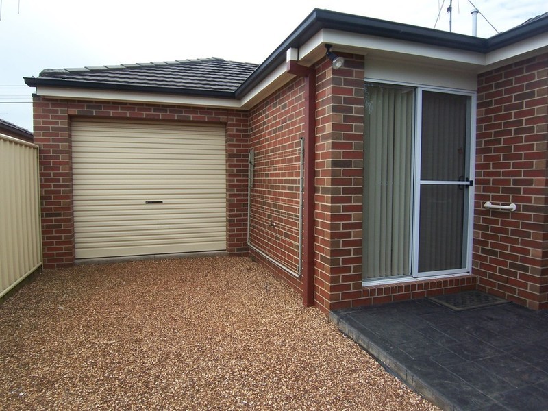 3/32 Bay Street, Golden Square VIC 3555