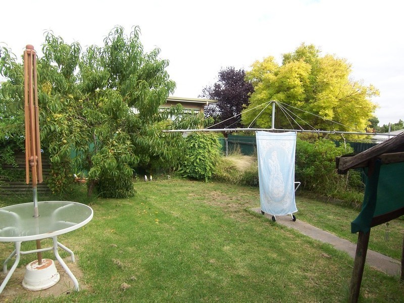 1 & 2/34a Curtin Street, Flora Hill VIC 3550