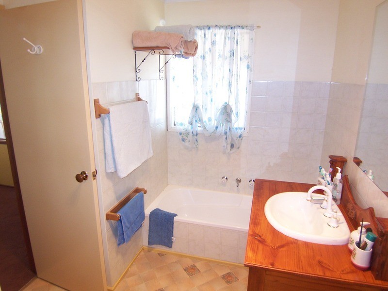 81 Thomas Lane, Neilborough VIC 3570