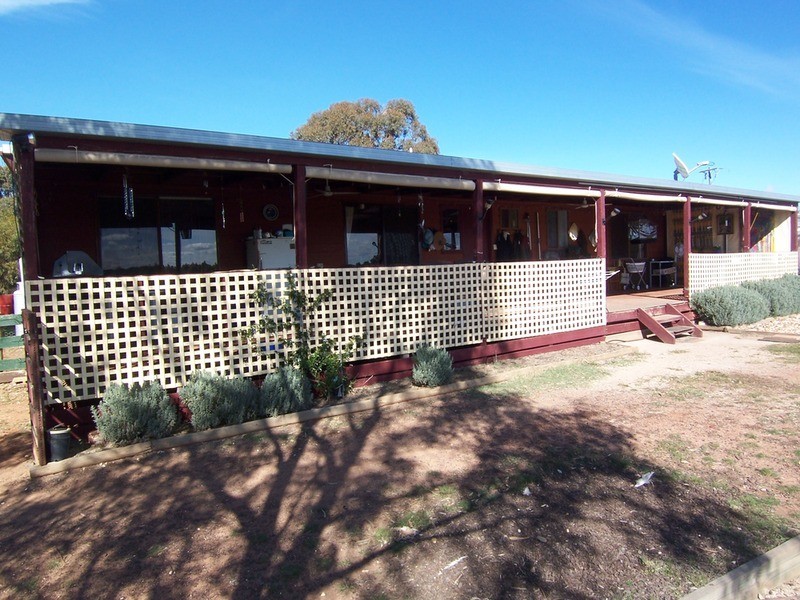 81 Thomas Lane, Neilborough VIC 3570