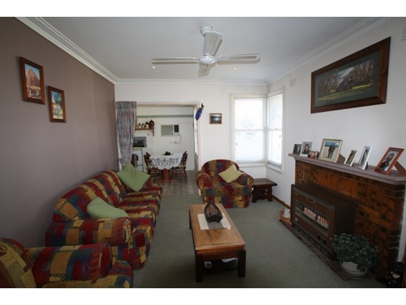 24 Wesley Street, Kangaroo Flat VIC 3555