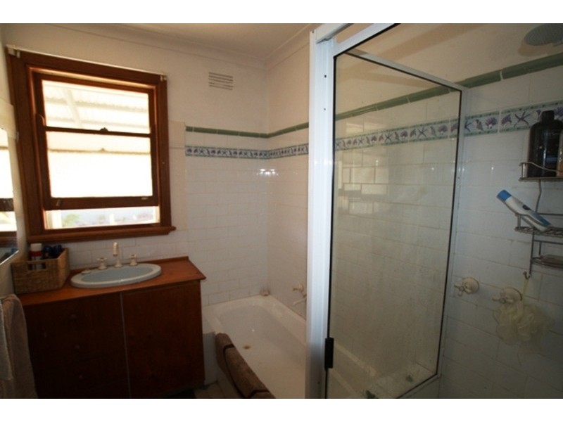 24 Wesley Street, Kangaroo Flat VIC 3555