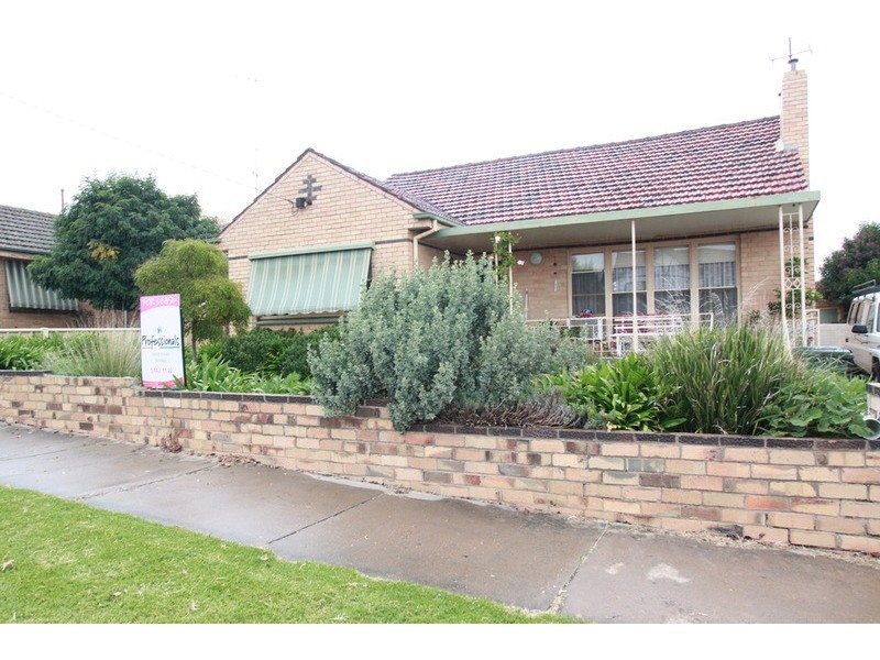 32 Hammer Street, Flora Hill VIC 3550